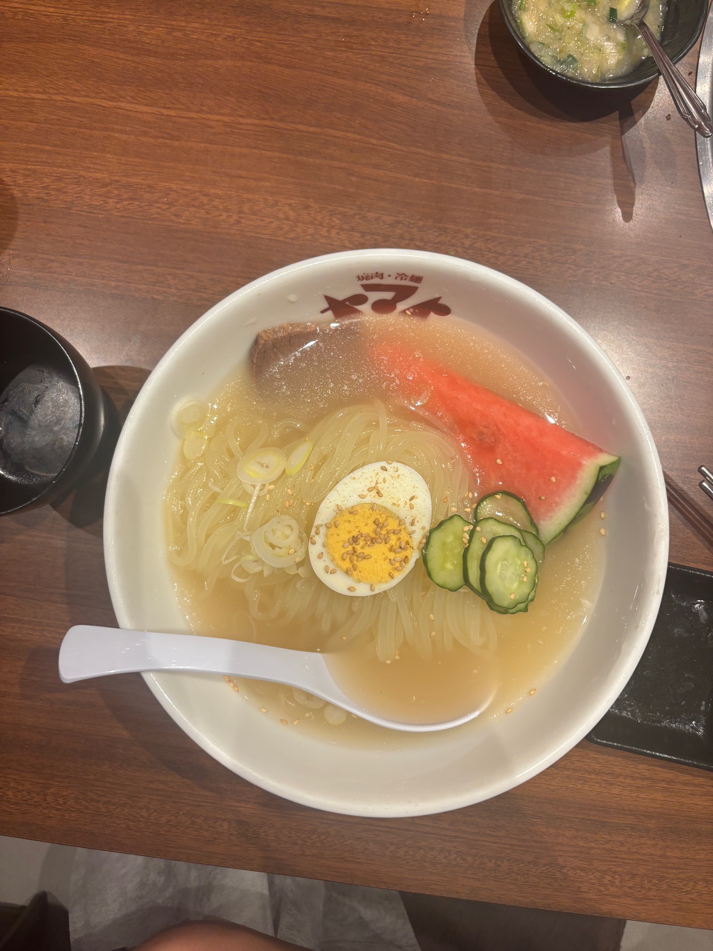 桃を煮るひと