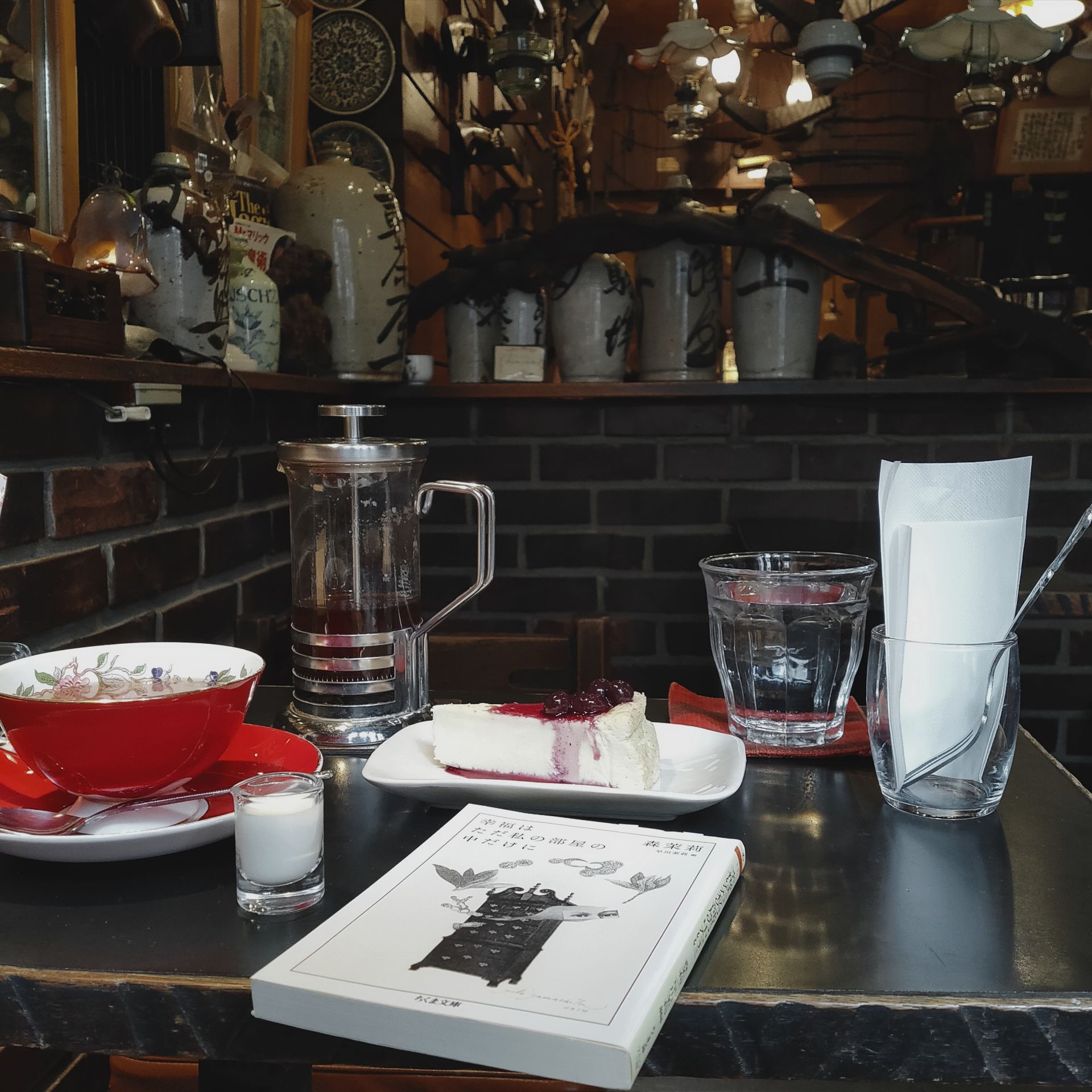 幸福はただ私の部屋の中だけに