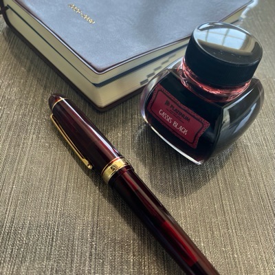 本を読むmika